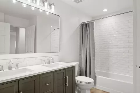 Bath - 17 E 34th Ave, Spokane, WA 99203 photo 1 of 2