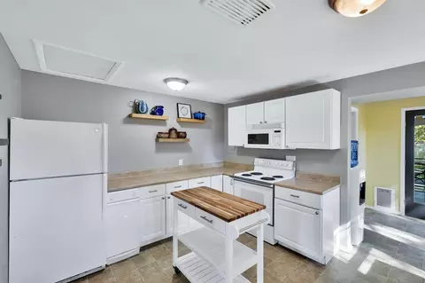 Kitchen - 2707 E 16th Ave, Spokane, WA 99223 photo 2 of 3