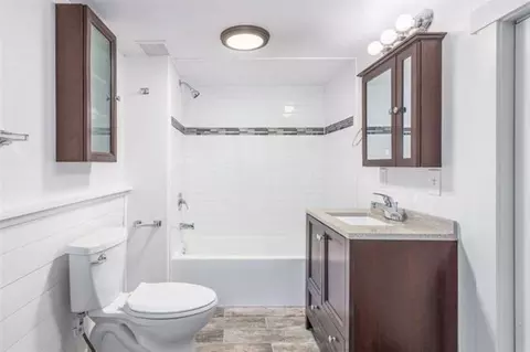 Bath - 1024 E 15th Ave, Spokane, WA 99203 photo 4 of 5
