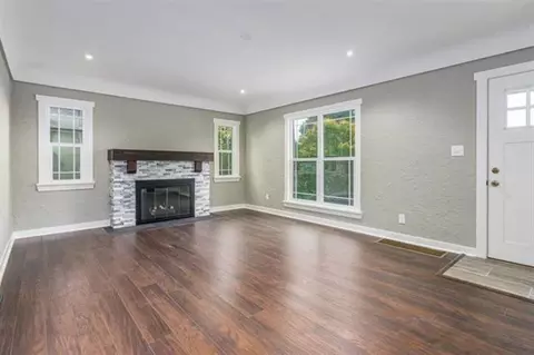 Living - 1024 E 15th Ave, Spokane, WA 99203 photo 1 of 5