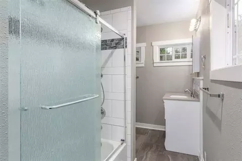 Bath - 1024 E 15th Ave, Spokane, WA 99203 photo 2 of 5