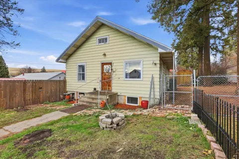 Exterior - 121 Eighth St, Rosalia, WA 99170 photo 2 of 10