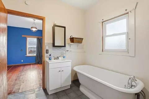 Bath - 121 Eighth St, Rosalia, WA 99170 photo 2 of 3