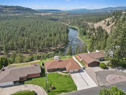 5504 W Hoffman Pl, Spokane, WA 99205