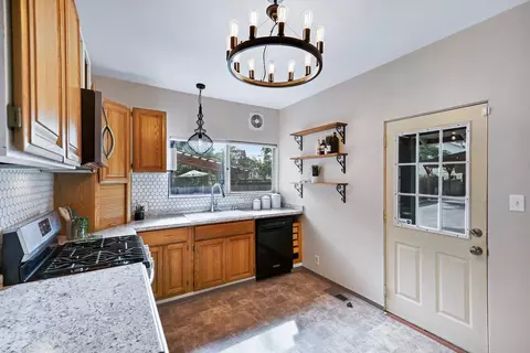 Kitchen - 972 E 10th Ave, Spokane, WA 99202 photo 1 of 4