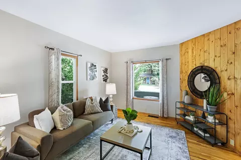 Living - 972 E 10th Ave, Spokane, WA 99202 photo 2 of 3