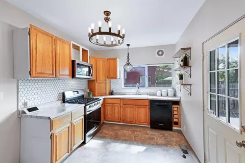 Kitchen - 972 E 10th Ave, Spokane, WA 99202 photo 2 of 4