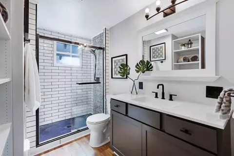 Bath - 972 E 10th Ave, Spokane, WA 99202 photo 3 of 6