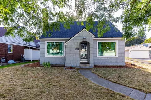 808 8th St, Davenport, WA 99122