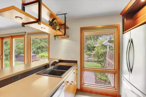 Kitchen - 1606 E 36th Ave, Spokane, WA 99203 photo 3 of 5
