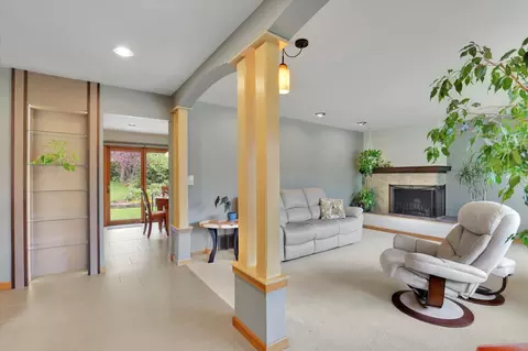 Living - 1606 E 36th Ave, Spokane, WA 99203 photo 2 of 4