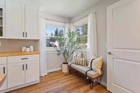 Entry Way - 4017 E Pratt Ave, Spokane, WA 99204 photo 2 of 2