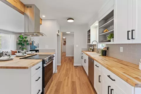 Kitchen - 4017 E Pratt Ave, Spokane, WA 99204 photo 1 of 4