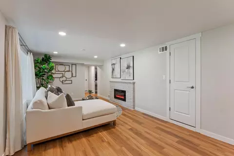 Living - 4017 E Pratt Ave, Spokane, WA 99204 photo 4 of 6