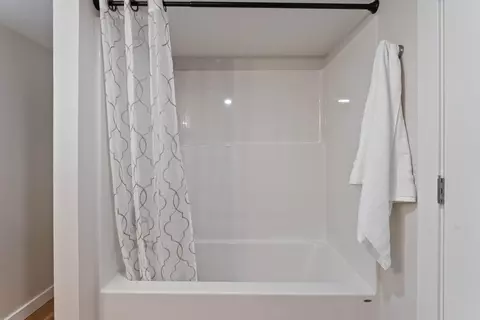 Bath - 4017 E Pratt Ave, Spokane, WA 99204 photo 4 of 4