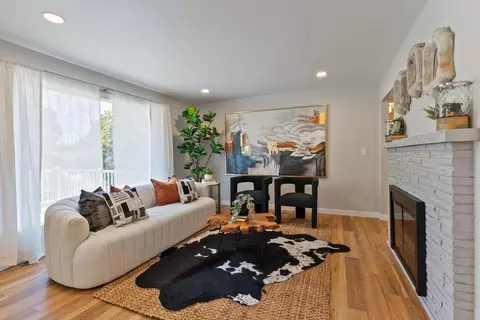 Living - 4017 E Pratt Ave, Spokane, WA 99204 photo 3 of 6