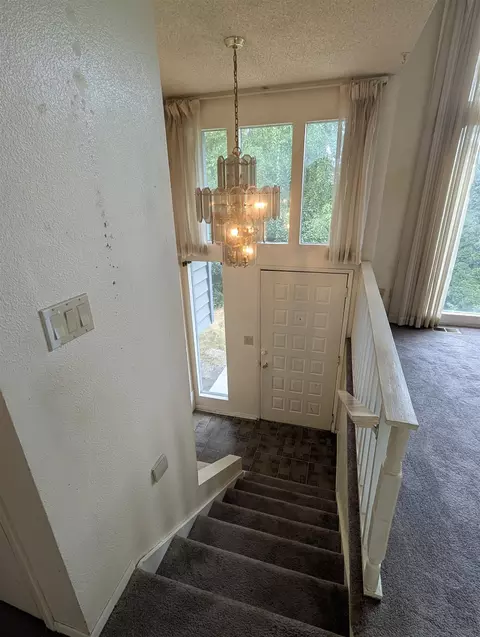 Entry Way - 3718 E 13th Ave, Spokane, WA 99202 photo 1 of 2