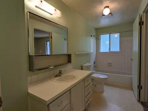 Bath - 3718 E 13th Ave, Spokane, WA 99202 photo 1 of 3
