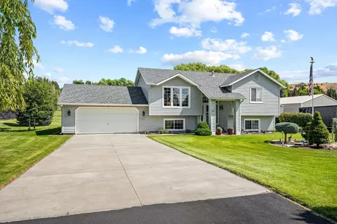 207 S Henry Rd, Greenacres, WA 99016