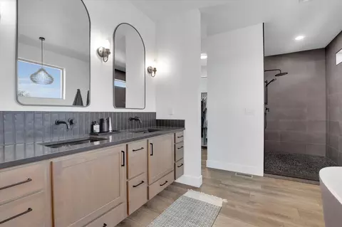 Bath - 20209 E 10 Th Ct, Spokane Valley, WA 99016 photo 1 of 5