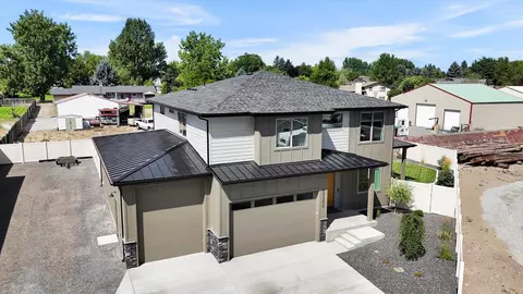 Exterior - 20209 E 10 Th Ct, Spokane Valley, WA 99016 photo 3 of 9