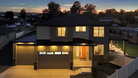 Exterior - 20209 E 10 Th Ct, Spokane Valley, WA 99016 photo 7 of 9