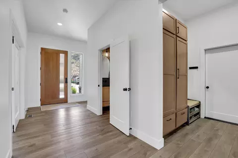 Entry Way - 20209 E 10 Th Ct, Spokane Valley, WA 99016 photo 2 of 4