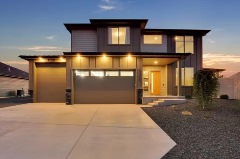 20209 E 10 Th Ct, Spokane Valley, WA 99016