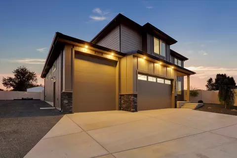 Exterior - 20209 E 10 Th Ct, Spokane Valley, WA 99016 photo 2 of 9