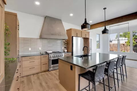 Kitchen - 20209 E 10 Th Ct, Spokane Valley, WA 99016 photo 2 of 4