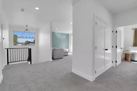 Entry Way - 20209 E 10 Th Ct, Spokane Valley, WA 99016 photo 3 of 4
