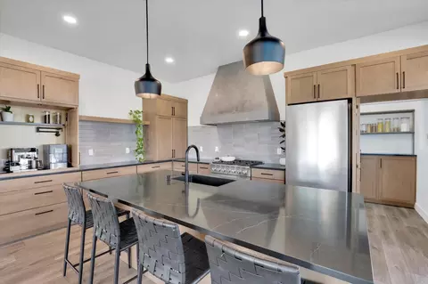 Kitchen - 20209 E 10 Th Ct, Spokane Valley, WA 99016 photo 3 of 4