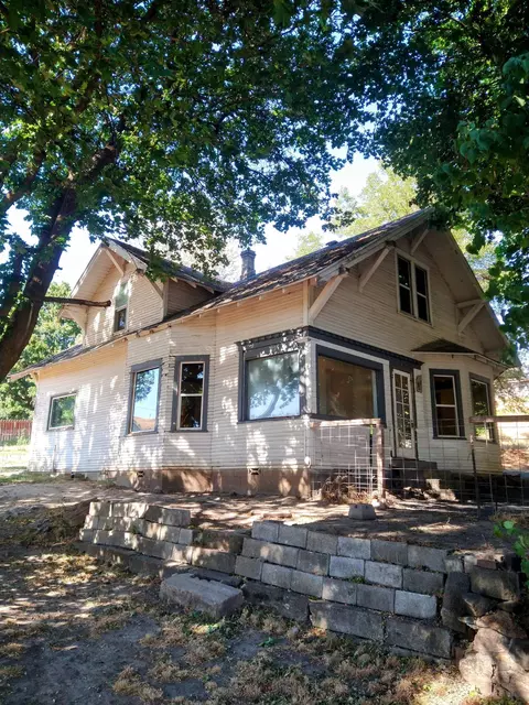 Exterior - 215 N H St, Albion, WA 99102 photo 3 of 12
