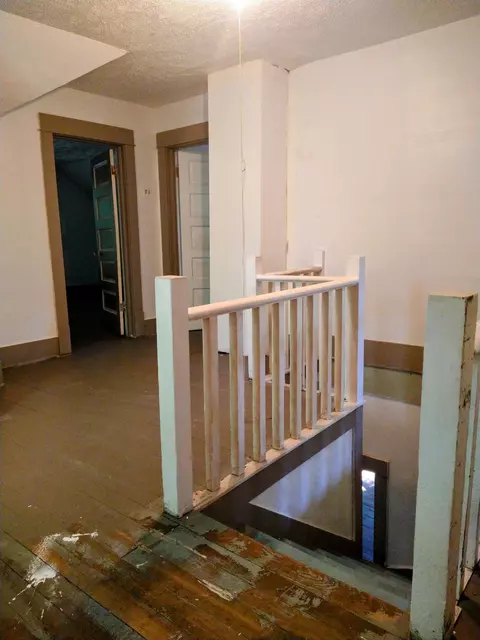 Entry Way - 215 N H St, Albion, WA 99102 photo 2 of 3