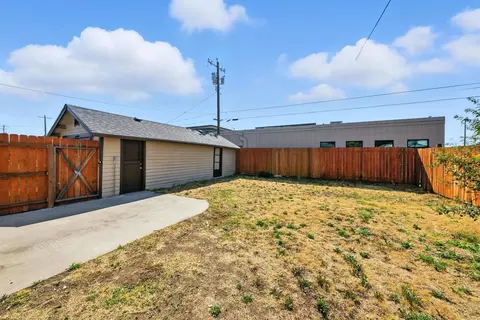 Exterior - 4914 E Commerce Ave, Spokane, WA 99212 photo 4 of 6