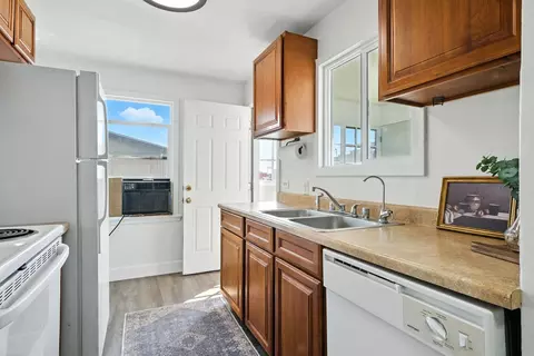 Kitchen - 4914 E Commerce Ave, Spokane, WA 99212 photo 2 of 3
