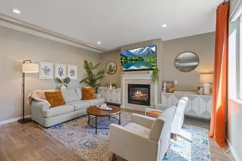 Living - 4222 E 23rd Ave, Spokane, WA 99223 photo 2 of 3