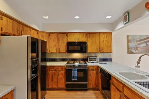 Kitchen - 2102 E 30th Ave #2102, Spokane, WA 99203 photo 2 of 2