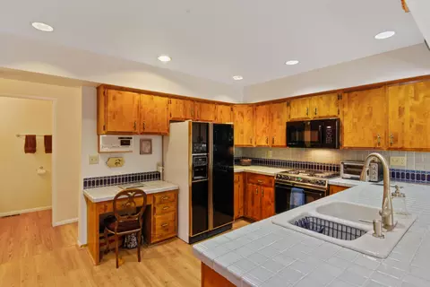 Kitchen - 2102 E 30th Ave #2102, Spokane, WA 99203 photo 1 of 2