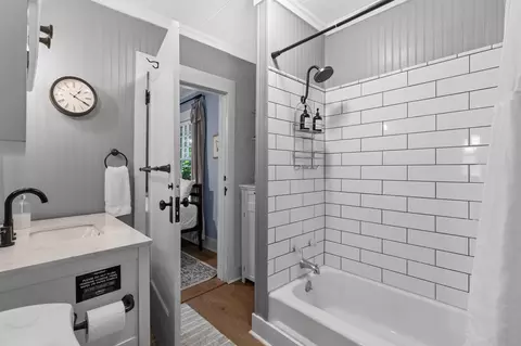 Bath - 1821 E 10th Ave, Spokane, WA 99202 photo 2 of 3