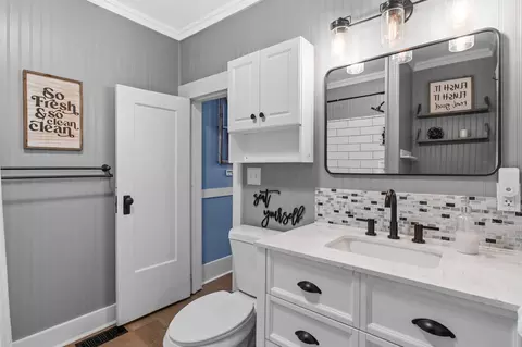 Bath - 1821 E 10th Ave, Spokane, WA 99202 photo 3 of 3