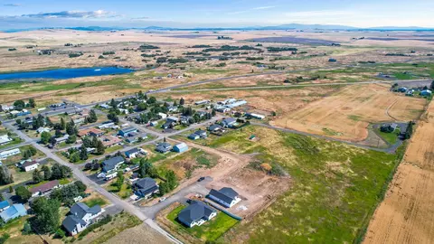 600 E Davisadero St, Reardan, WA 99029