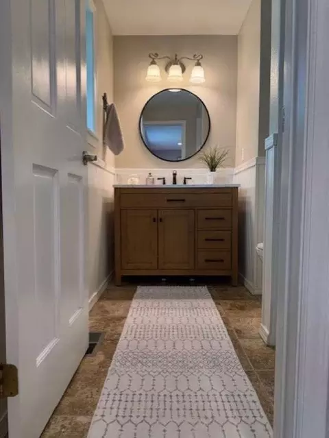Bath - 2015 E 56th St, Spokane, WA 99223 photo 1 of 6