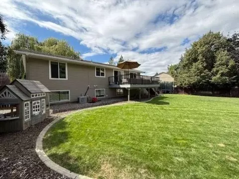 Exterior - 2015 E 56th St, Spokane, WA 99223 photo 3 of 4
