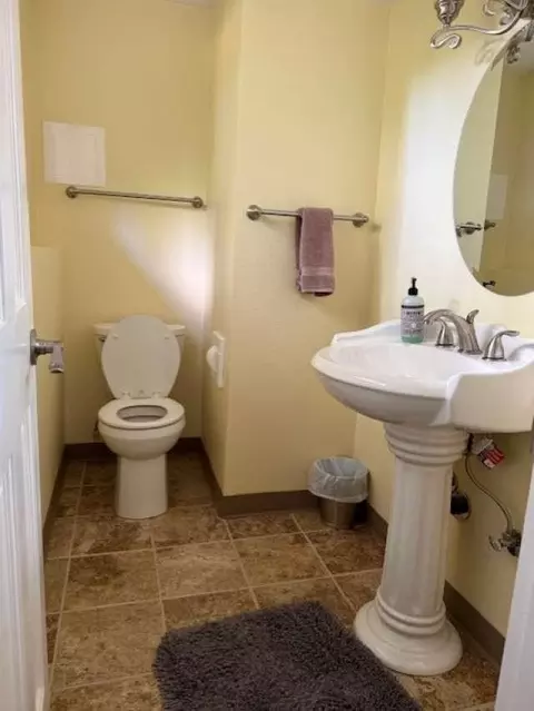 Bath - 2015 E 56th St, Spokane, WA 99223 photo 6 of 6
