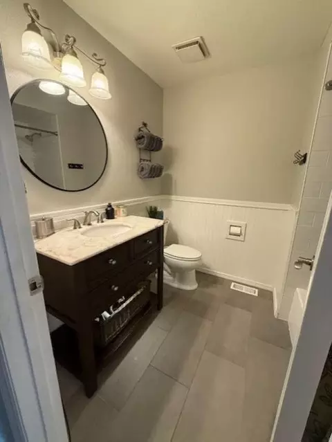 Bath - 2015 E 56th St, Spokane, WA 99223 photo 3 of 6