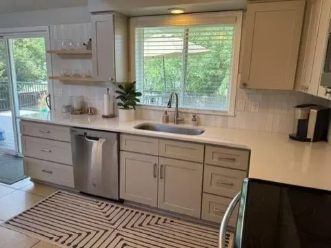 Kitchen - 2015 E 56th St, Spokane, WA 99223 photo 2 of 3