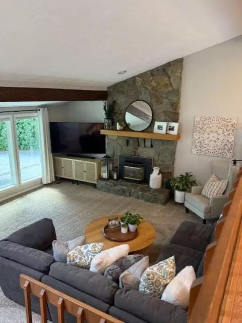 Living - 2015 E 56th St, Spokane, WA 99223 photo 3 of 4