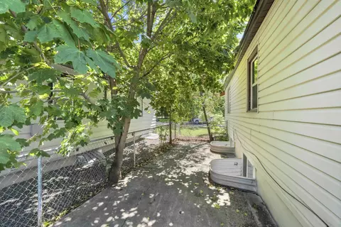 Exterior - 1703 E Providence Ave, Spokane, WA 99207 photo 13 of 16