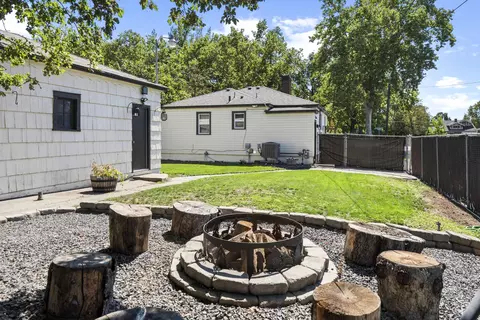 Exterior - 1703 E Providence Ave, Spokane, WA 99207 photo 10 of 16